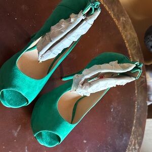 Elegant Green Peep-Toe Heels